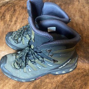 Salomon Hiking Boot Mens size 11 lightly used